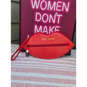 Betsey Johnson Red Lips Clutch Flat Wristlet Wallet Lipstick Zipper